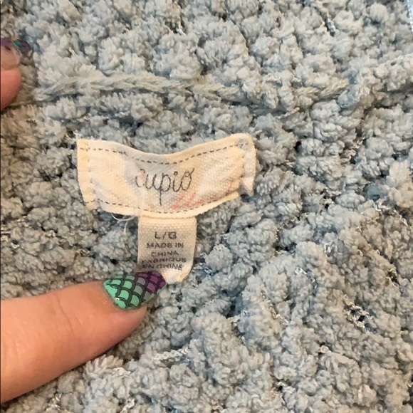 Fuzzy sweater - Picture 2 of 2